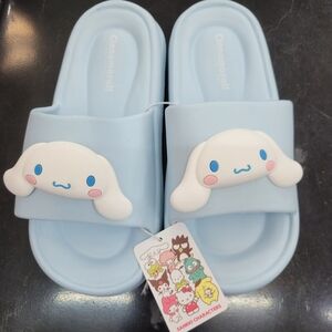 Brand New Sanrio Cinnamoroll Big Charm Slippers US 8.5